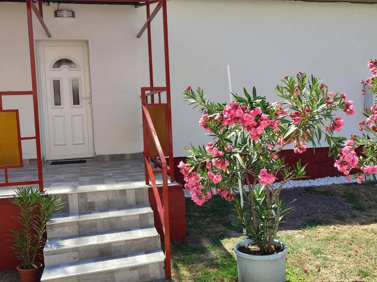 Rákos-patak Family House Hotel Budapeste Exterior foto
